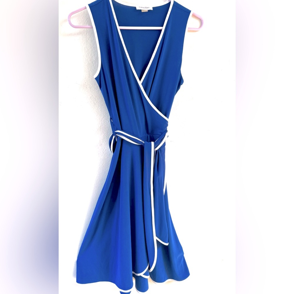 Calvin Klein sleeveless mock wrap size 2 blue and white dress in EUC